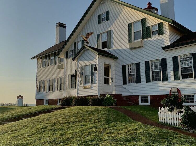בית מלון כפרי Lighthouse Inn Cape Cod