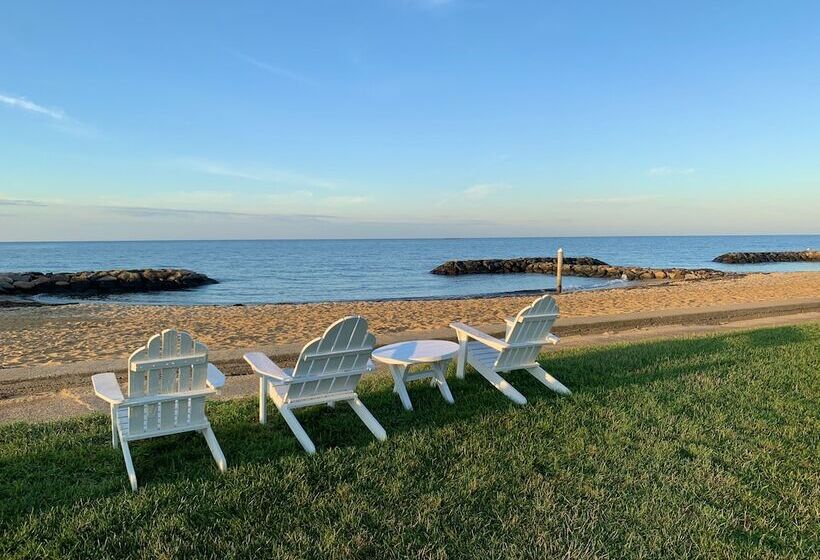 בית מלון כפרי Lighthouse Inn Cape Cod