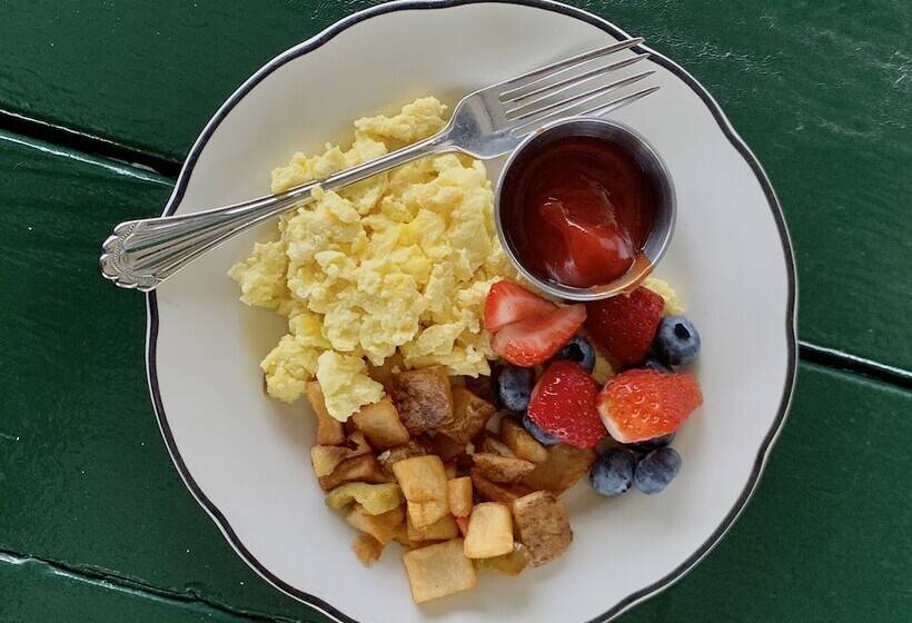 בית מלון כפרי Lighthouse Inn Cape Cod