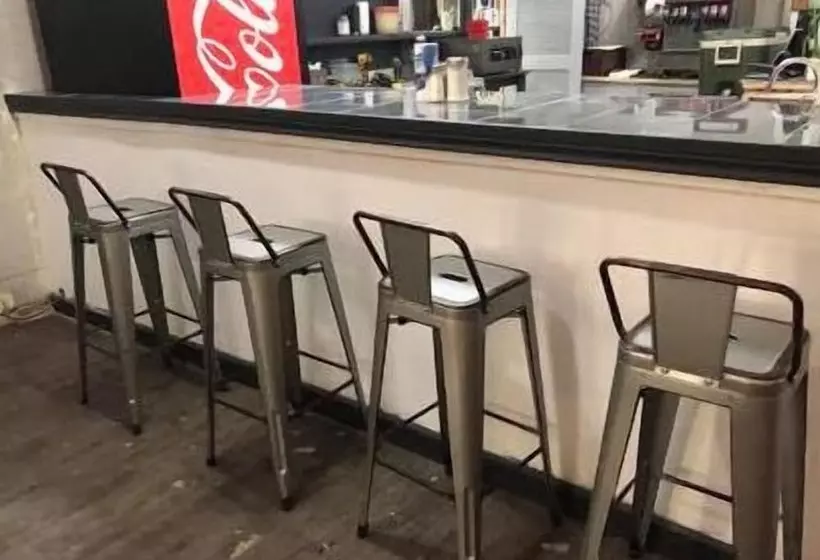 Отель Lockhart Inn