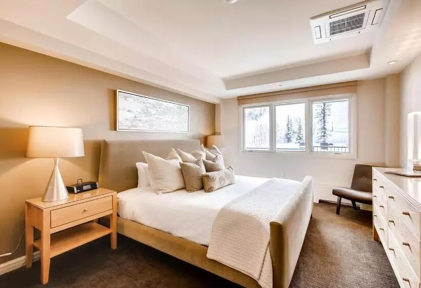 Отель Lodge Tower