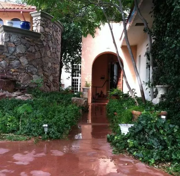 هتل Lundeen Inn Of The Arts