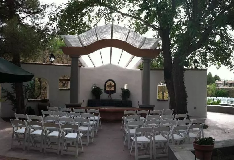 هتل Lundeen Inn Of The Arts