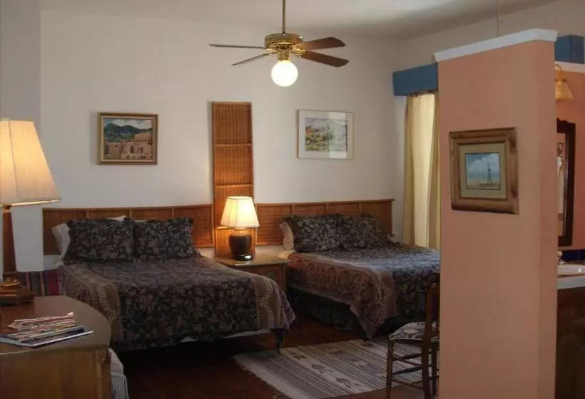 هتل Lundeen Inn Of The Arts