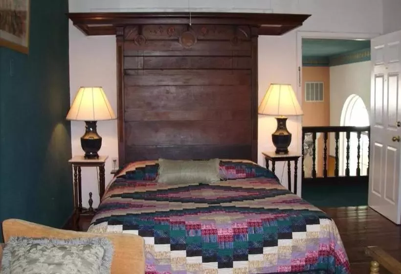 هتل Lundeen Inn Of The Arts