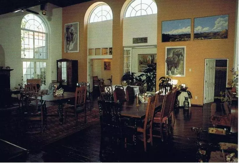 هتل Lundeen Inn Of The Arts