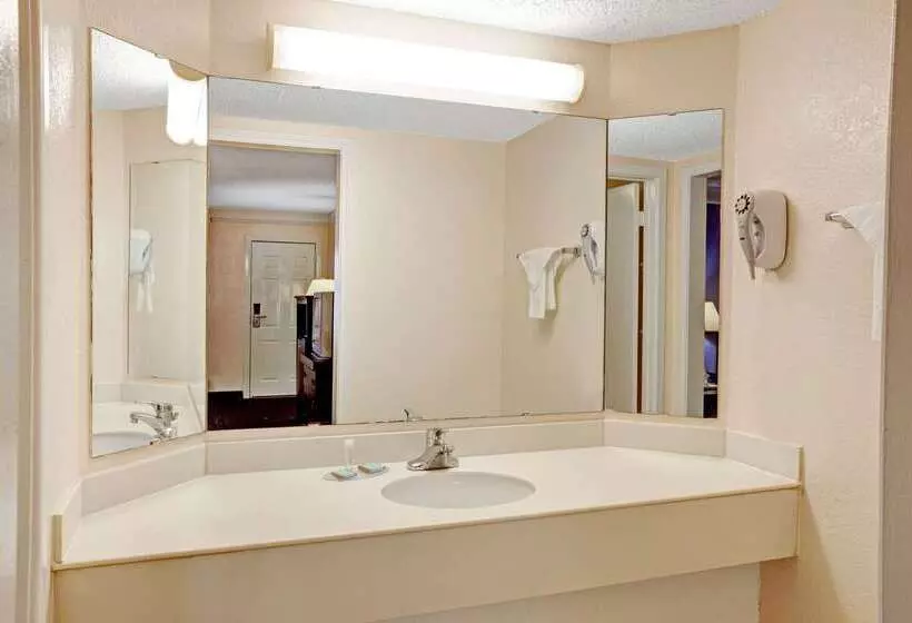 Отель Travelodge By Wyndham North Richland Hills/dallas/ft Worth