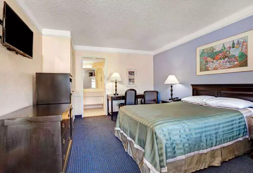 Отель Travelodge By Wyndham North Richland Hills/dallas/ft Worth