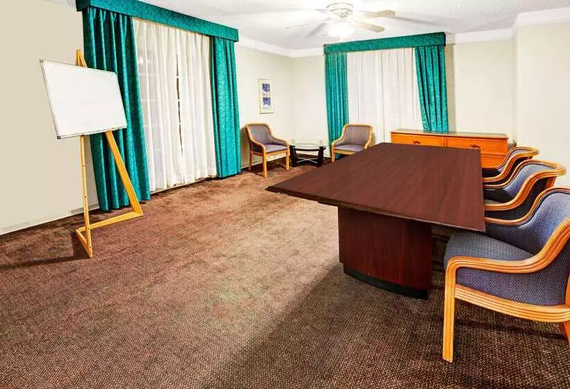 Отель Travelodge By Wyndham North Richland Hills/dallas/ft Worth