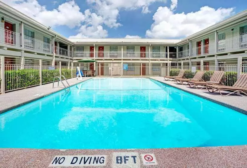 Отель Travelodge By Wyndham North Richland Hills/dallas/ft Worth