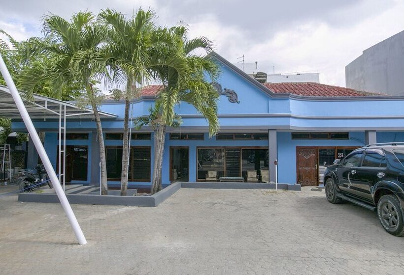 ホテル Oyo 2320 Charvita