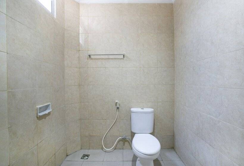 ホテル Oyo 2320 Charvita