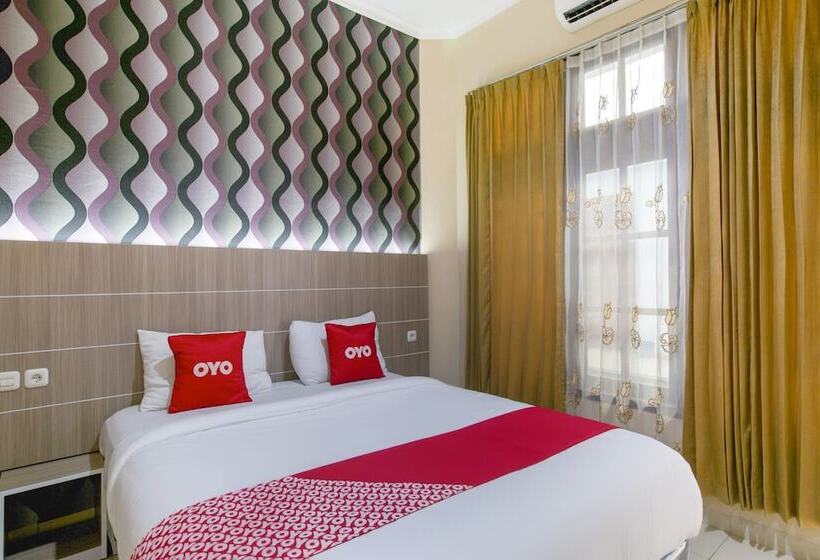 ホテル Oyo 2320 Charvita