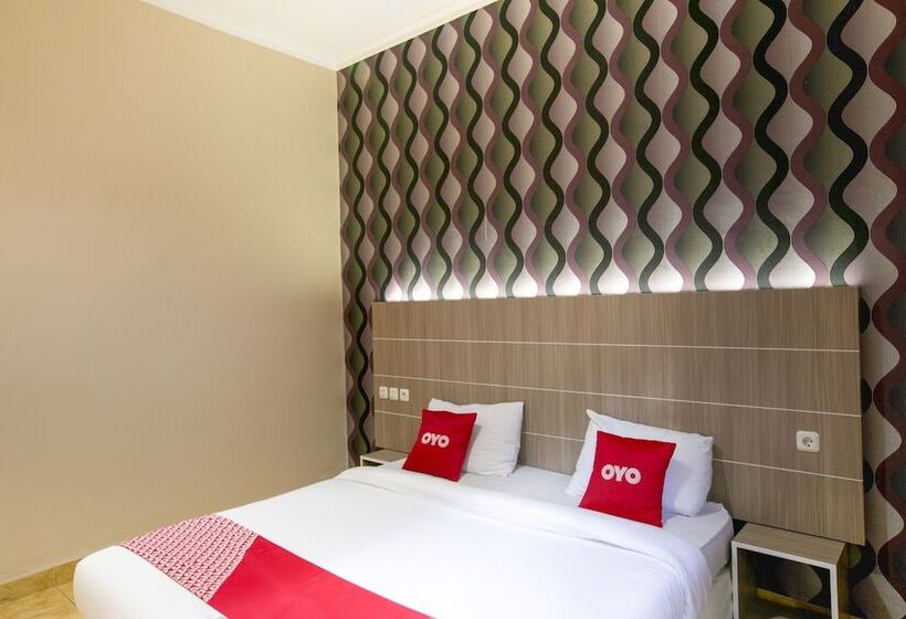 ホテル Oyo 2320 Charvita