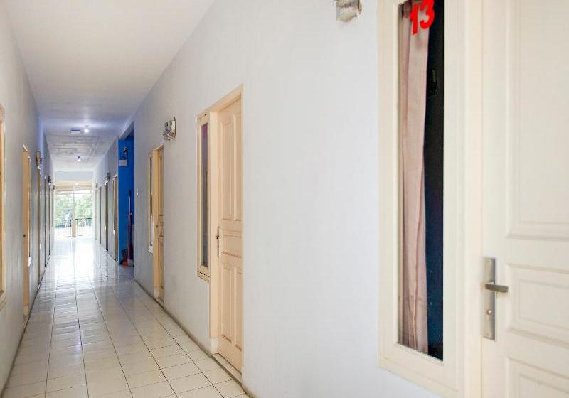 Отель Oyo 2249 Kost Teman