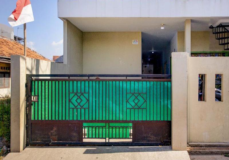 Отель Oyo 2249 Kost Teman