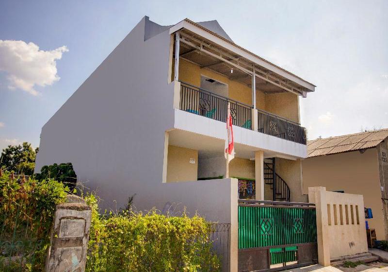 Отель Oyo 2249 Kost Teman