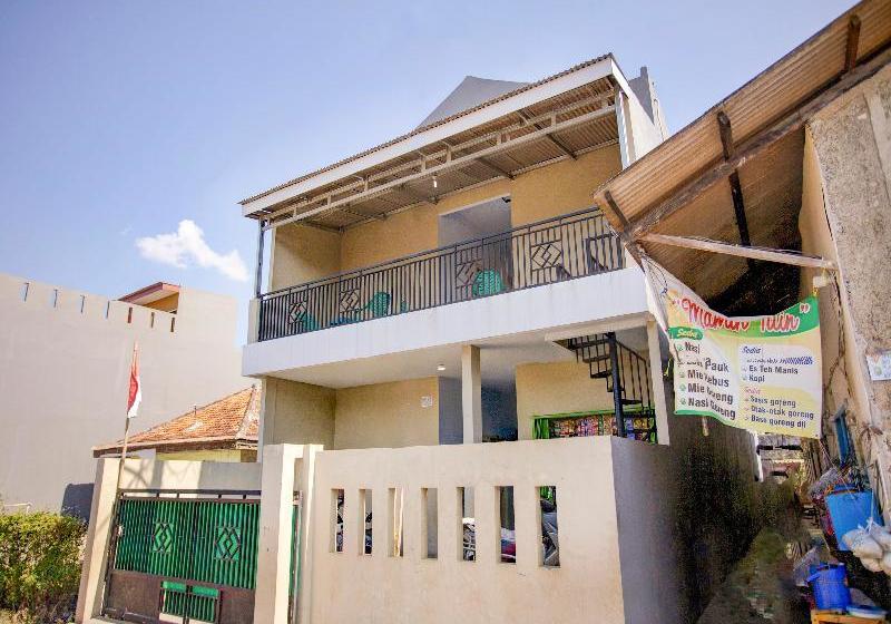 Отель Oyo 2249 Kost Teman