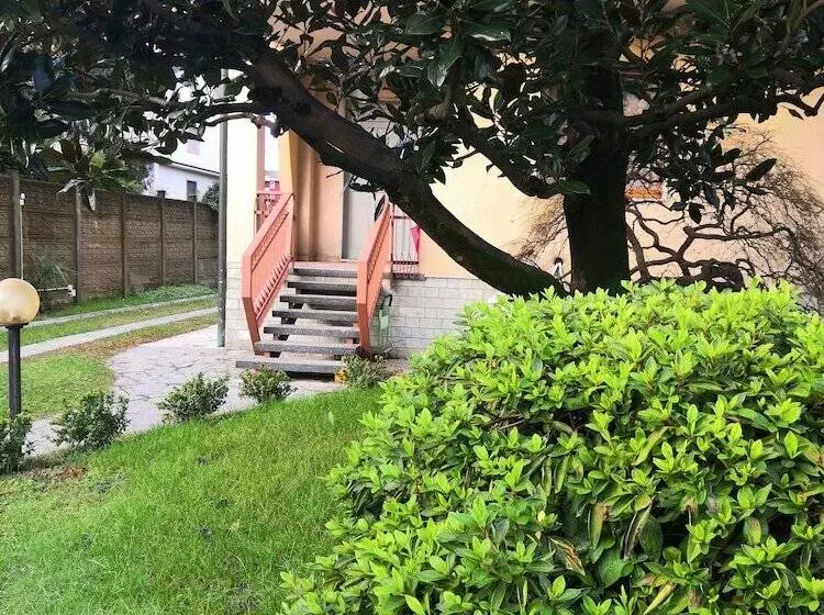پانسیون Flatmilan
