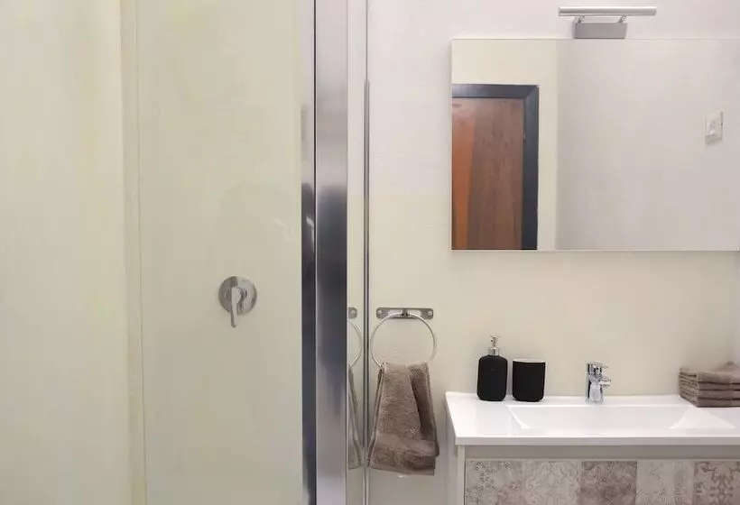 پانسیون Flatmilan