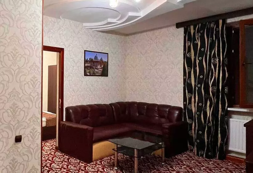 هتل Grand Uzbegim