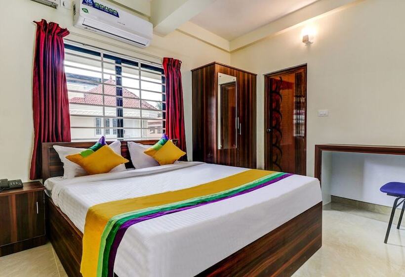 Itsy Hotels Rain Tulsi Stayz, Palarivattom Junction