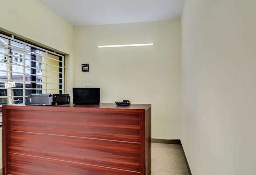 Itsy Hotels Rain Tulsi Stayz, Palarivattom Junction