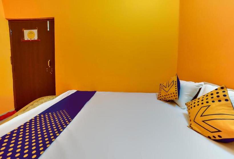 هتل Spot On 61254 Lucky Guest House