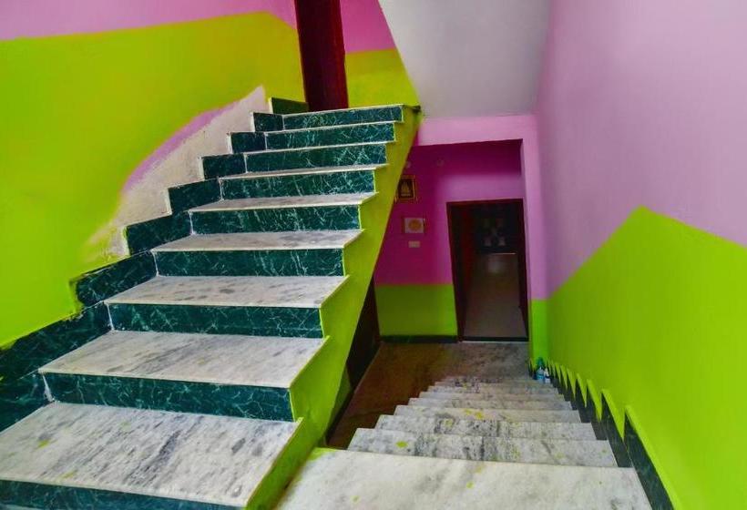 هتل Spot On 61254 Lucky Guest House