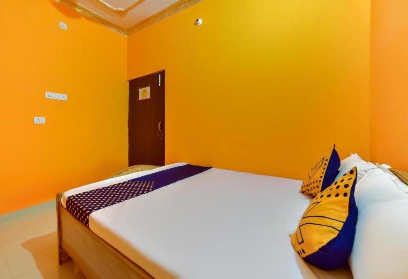 هتل Spot On 61254 Lucky Guest House