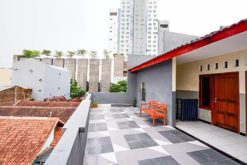 Hotelli Spot On 2209 Solo Point Guest House Syariah