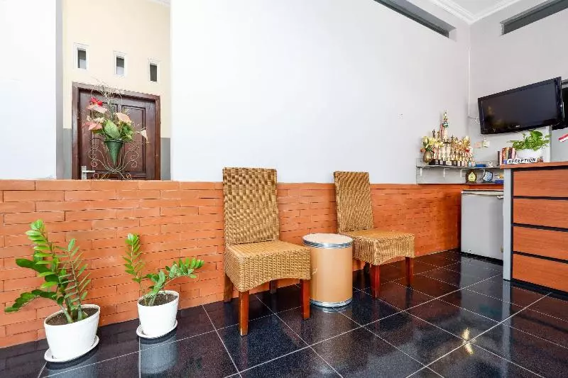 Hotelli Spot On 2209 Solo Point Guest House Syariah