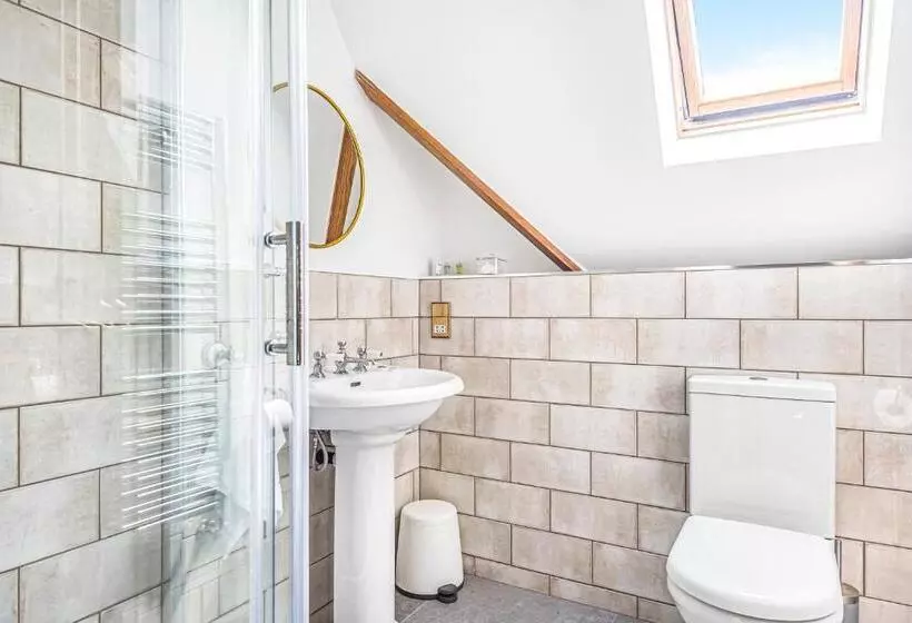 Majatalo Tilehouse Lodge