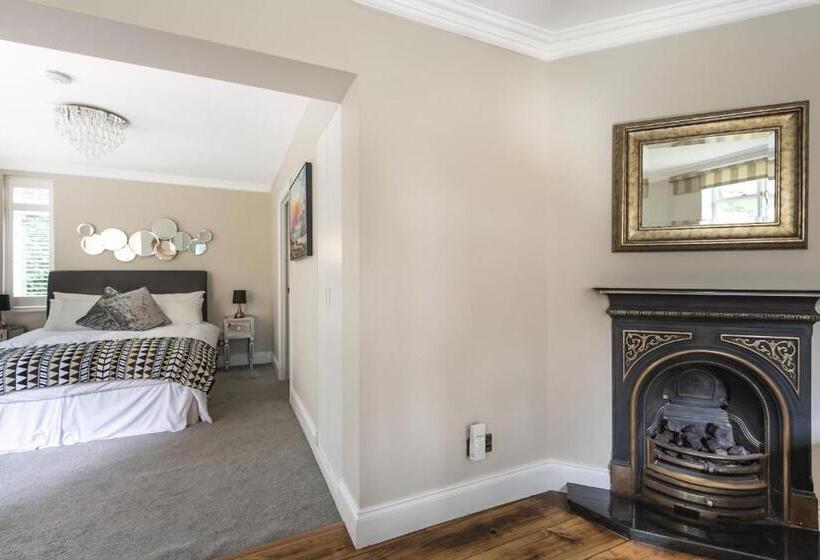 ペンション Tilehouse Lodge