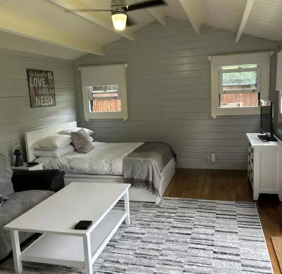 Majatalo Tilehouse Lodge