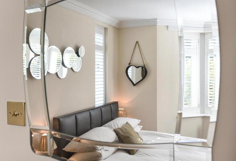 ペンション Tilehouse Lodge