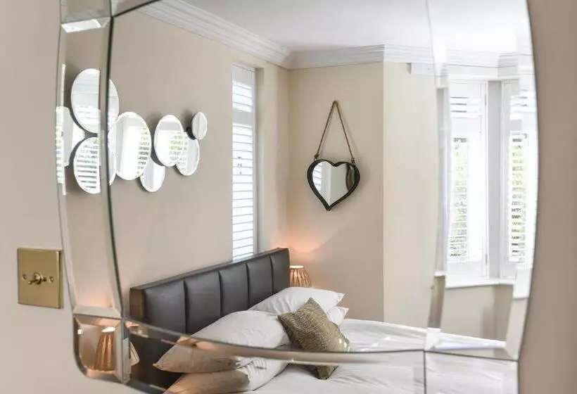 Majatalo Tilehouse Lodge