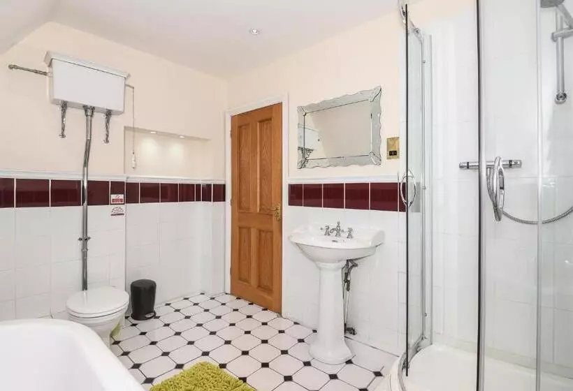 Majatalo Tilehouse Lodge