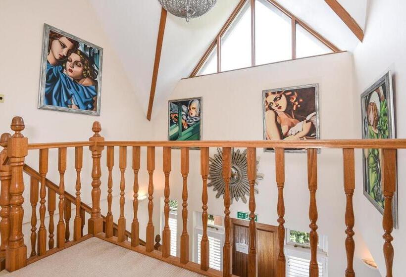 ペンション Tilehouse Lodge