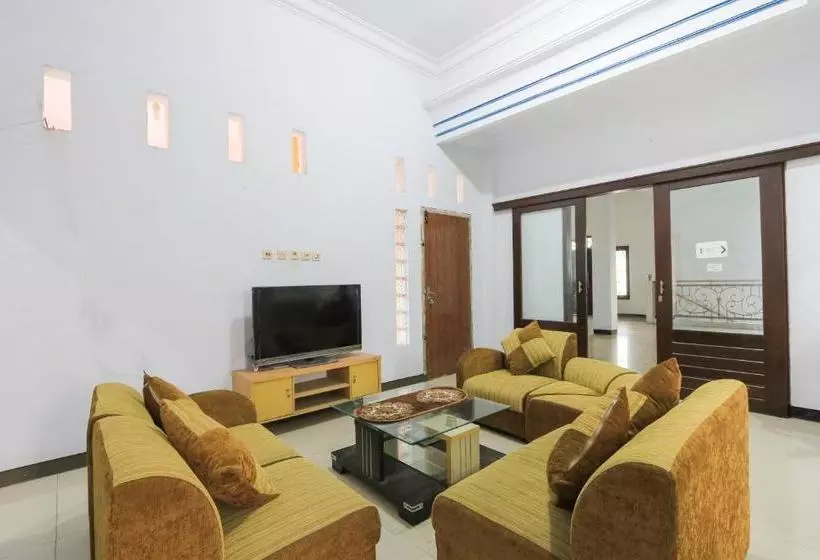 ホテル Spot On 1797 Narita Family Residence