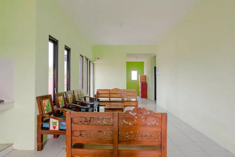 هتل Spot On 2081 Sriwijaya Family Residence