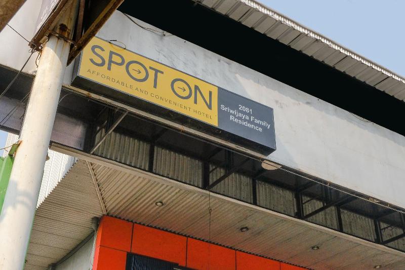 בית מלון כפרי Spot On 2081 Sriwijaya Family Residence