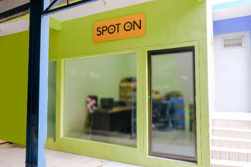 בית מלון כפרי Spot On 2081 Sriwijaya Family Residence