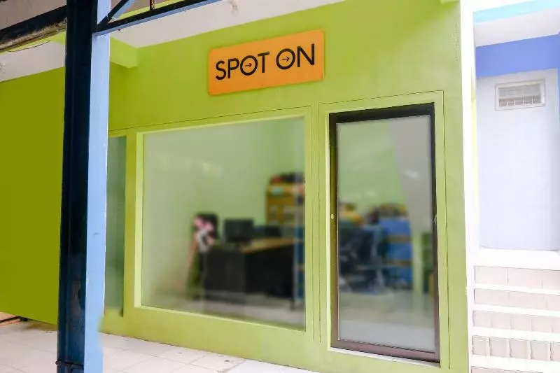 هتل Spot On 2081 Sriwijaya Family Residence