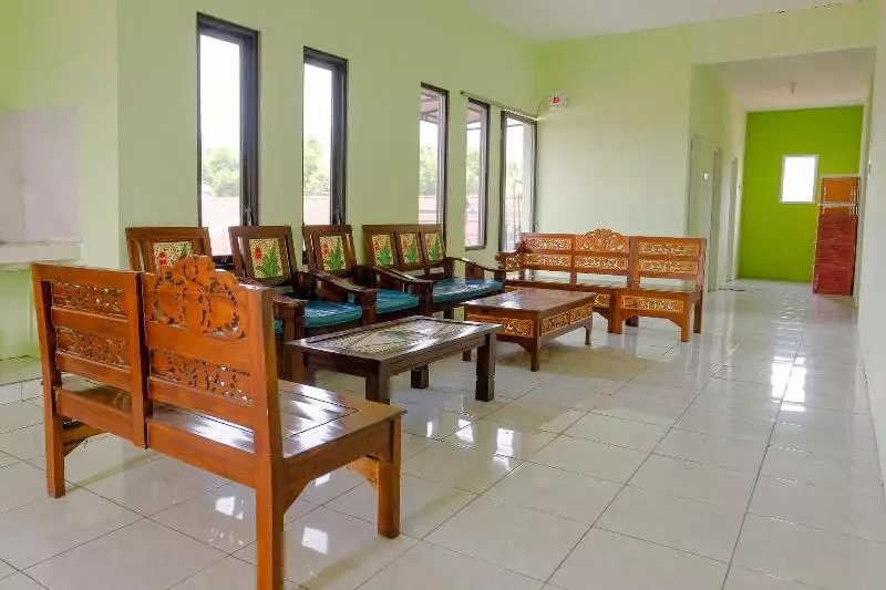 هتل Spot On 2081 Sriwijaya Family Residence