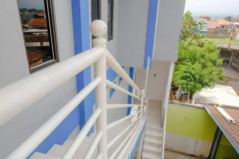 هتل Spot On 2081 Sriwijaya Family Residence