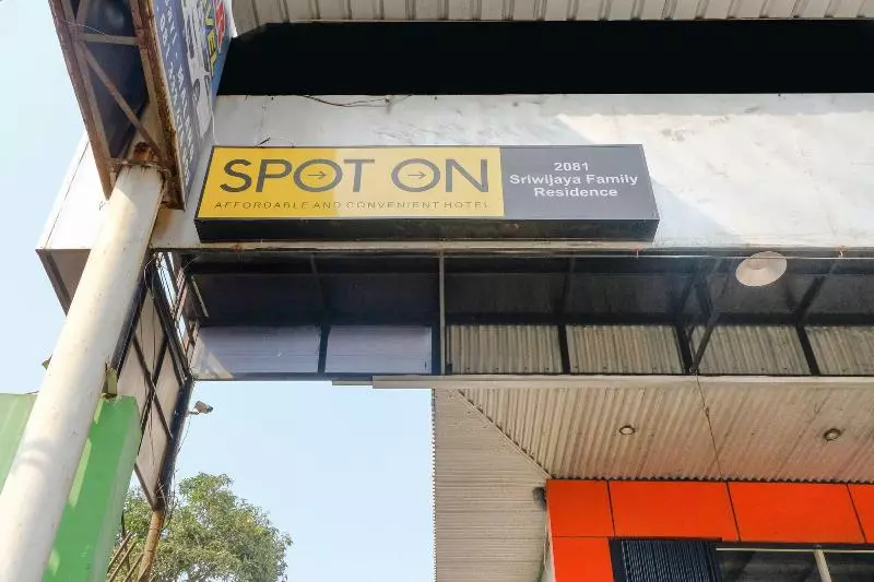 هتل Spot On 2081 Sriwijaya Family Residence