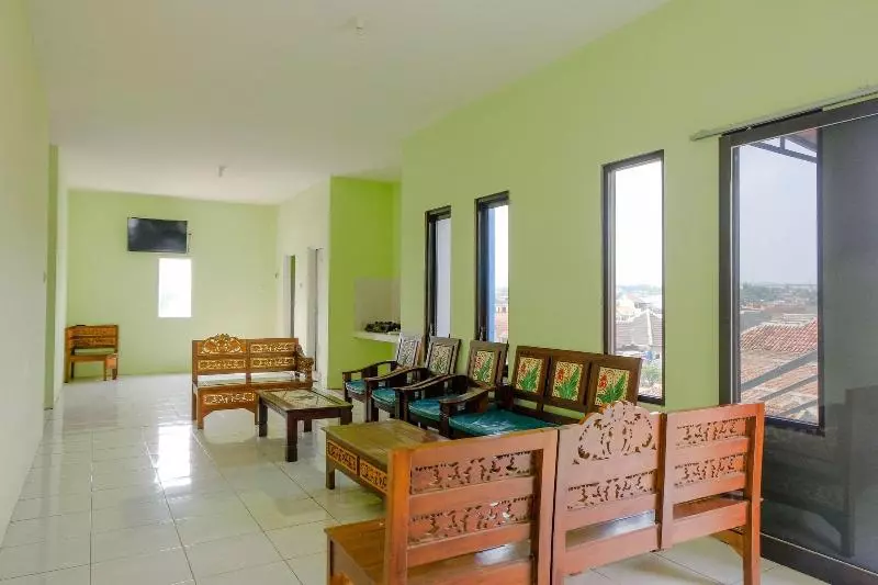 هتل Spot On 2081 Sriwijaya Family Residence