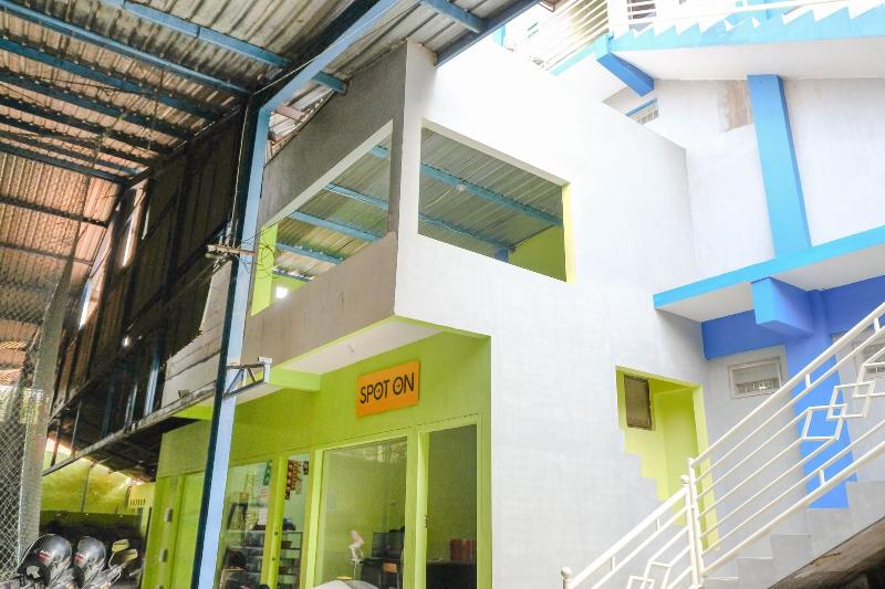 בית מלון כפרי Spot On 2081 Sriwijaya Family Residence