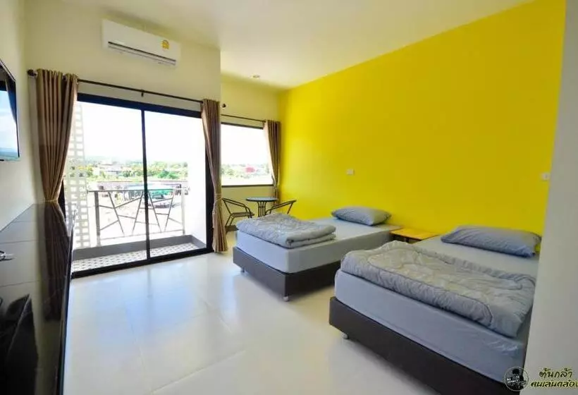 แอ่ว ดีld Hotel&residences